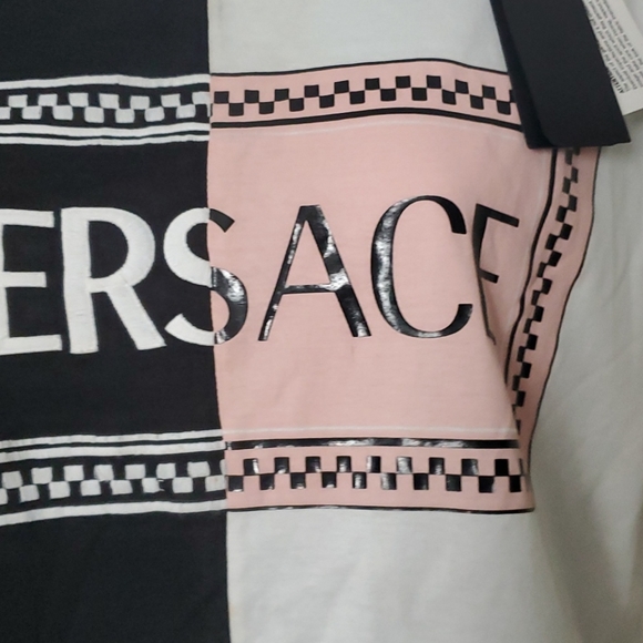 Versace Contrast Colour Logo T-Shirt - Picture 6 of 16